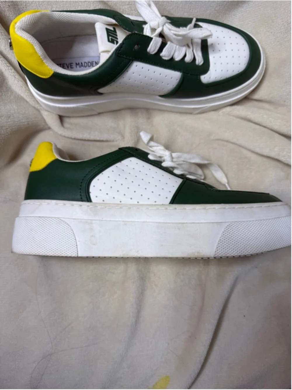 Steve Madden Green and White Ledge Sneakers Size 7